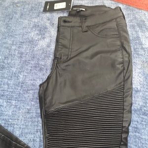 Black fashion nova pants.